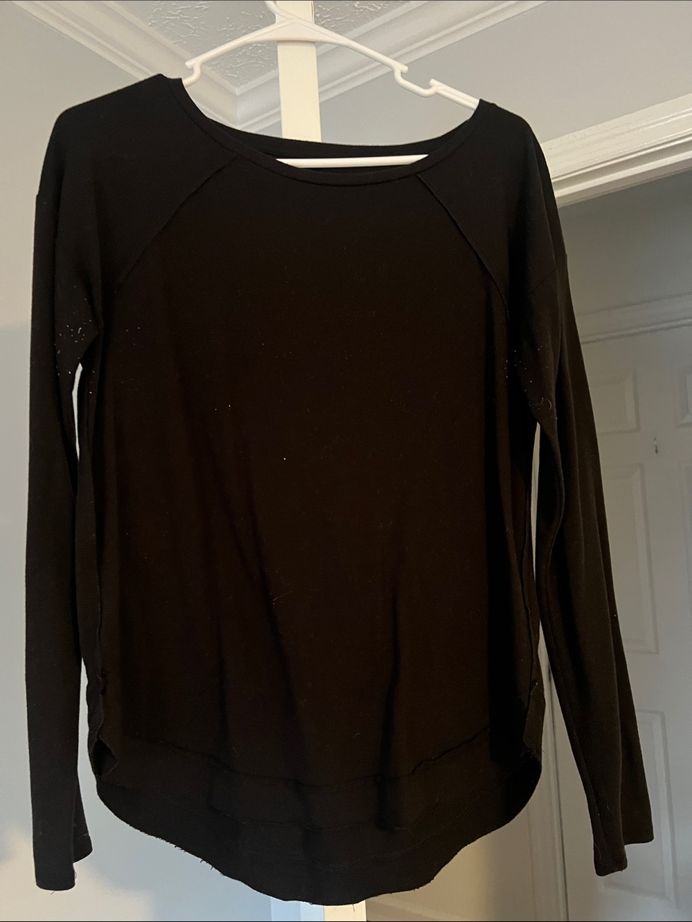 SO Black Long-Sleeve perfect crew Pullover Sweatshirt